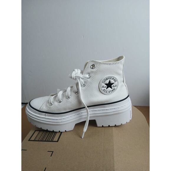 NWT Converse Women Chuck Taylor All Star Lugged Heel Platform Waterproof 7.5 - Picture 1 of 4